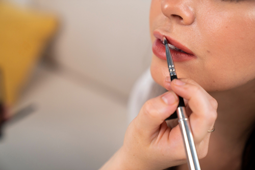 Перманентный макияж губ: как подобрать форму под черты лица?